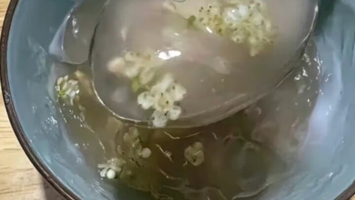 شينانهوا: هل أكلت الكثير من الطاقة يا أخي الصغير؟ قويهوا: آه، مينوس