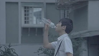 Taiwanese silly ad: Drink more water when you have nothing to do