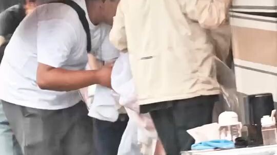 หลัวหยุนซีในชุดโบราณ งดงามราวกับภาพวาดบท "หลี่ซือ" ยิ่งขับให้ความสง่างามของเขาโดดเด่นจับตา ✨