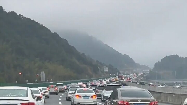 You have no idea how creative car owners can get when stuck in traffic!