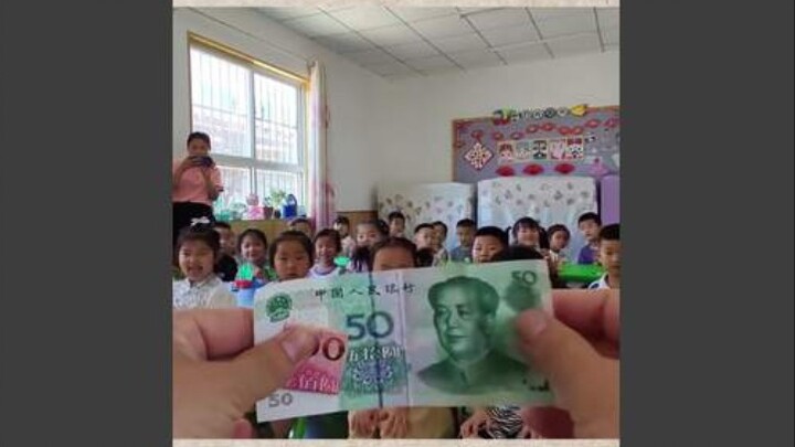 The kindergarten kids were utterly amazed by the magic show!