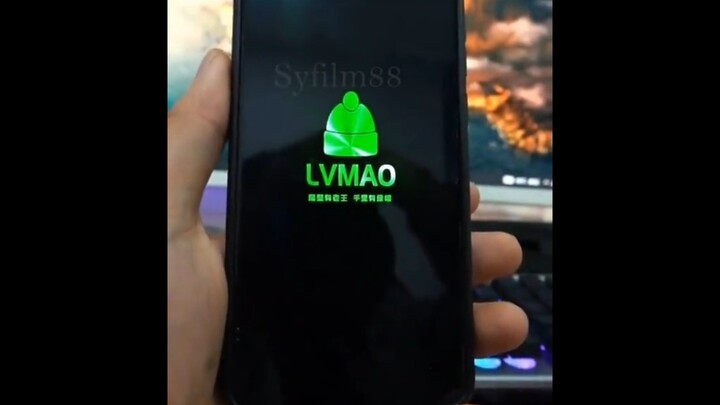 小偷因为偷了这个手机，被团伙笑了三年。