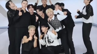 Everyone is crazy! This has to be enlarged and divided into several groups to watch several times! I