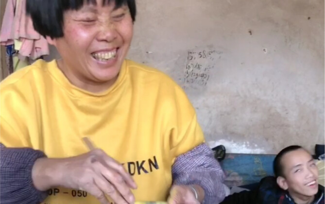 Người mẹ khiếm thị mở quán KFC ở nông thôn