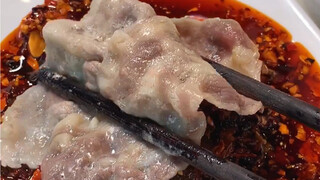 Cara terbaik menyantap hot pot, irisan daging dibalut dengan cabai delapan harta dan semakin banyak 