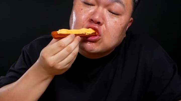 Pig God Opens Mystery Boxes