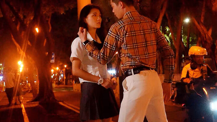 الوسامة كلمة واحدة فقط، وأنا أقولها مرة واحدة!