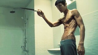 Pembunuh kelas atas berlatih keras selama 15 tahun di penjara, tubuh seperti ini saja sudah menakutk