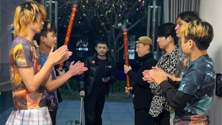 China Server Jungle King Returns to the Studio