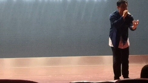 Saat bagian refrainnya dibunyikan, peringkat tidak lagi menjadi masalah