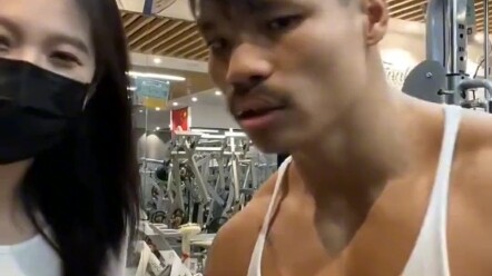 Zui Ge is live-streaming to sell “little blacks,” with each price crazier than the last—30,000 yuan?