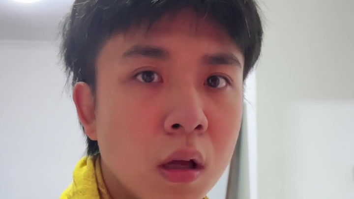 【عندما تلتقي بصديق طفولتك العائد من الخارج】 تصرفات أصدقائك الأعزاء المختلفة