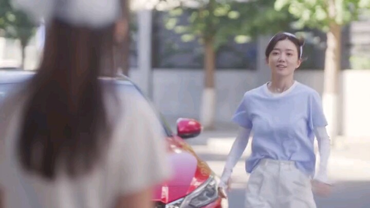 คุณแม่เลี้ยงเดี่ยวขับรถดีดีกับลูกสาว แค่คำพูดเดียวจากลูกสาวก็ทำให้หายเหนื่อยเป็นปลิดทิ้ง!...