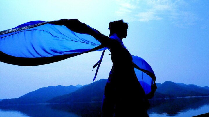 Back then, which girl wouldn’t want to own a flowing fairy dress with wide sleeves?!