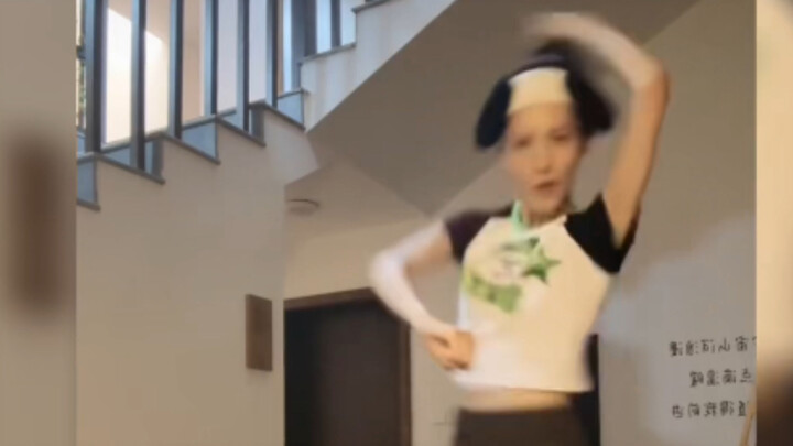 你们就是这么庆祝的？！谁教的啊到底哈哈哈哈哈