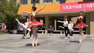 芭蕾舞系的孩子们，真好看，长胳膊长腿的