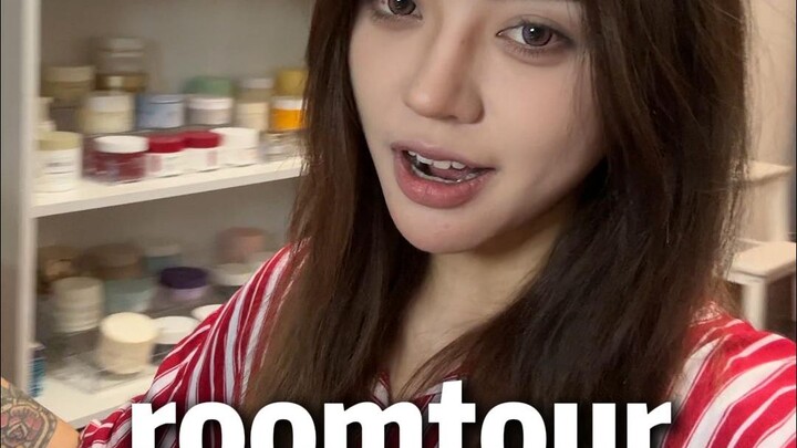 Siapa yang menetapkan bahwa room tour rumah baru harus dimulai dari ruang masuk?