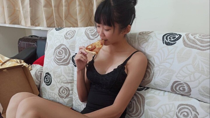 A girl performs on the street; though we're poor, we don't steal or rob.