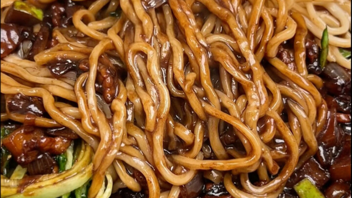[Super Delicious Zhajiangmian: A Step-by-Step Beginner’s Guide]