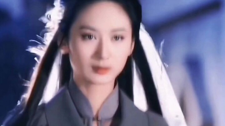 Dubbed the “Number One Seductress of Period Dramas,” she just gives a faint smile or a single glance