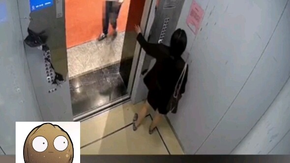 กลางวันแสกๆ ยังมีคนใจร้ายบ้าคลั่งเช่นนี้อีก!