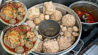 BUSET !!! JUALAN CUMA BENTAR MAEN AMBLAS AJA NIH BAKSO ???
