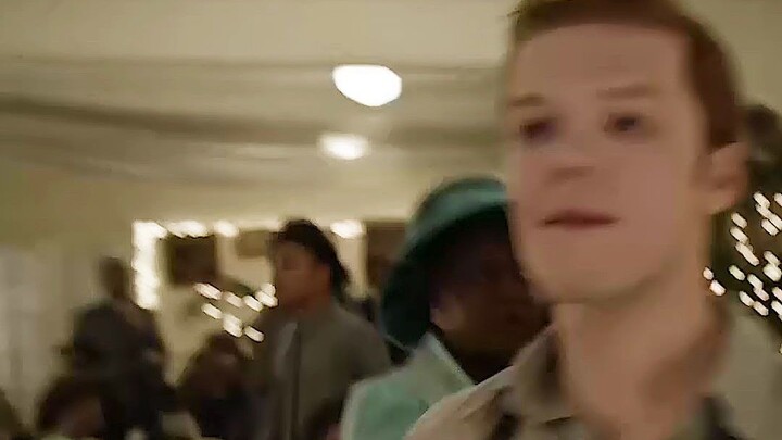[Cameron Monaghan] Help me, he's really good at twisting