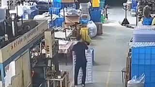 3分钟引爆“蘑菇云”，男子一系列错误操作导致整个工厂报废。监控还原全过程，步步揪心。