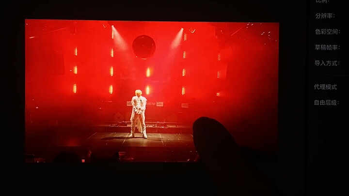 I really hate those spur-of-the-moment ideas... What's the point of rehearsals then? (The lighting t