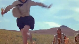 في تلك السنة، ركضت وهي تحمل باقة من الزهور بتفاؤل نحو إخوتها، لكنها سقطت تحت نيرانهم | فيلم "الشمس ا