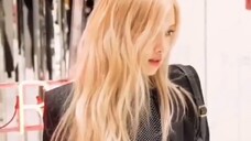 ROSÉ hits the streets! Arrives at YSL Seoul flagship store