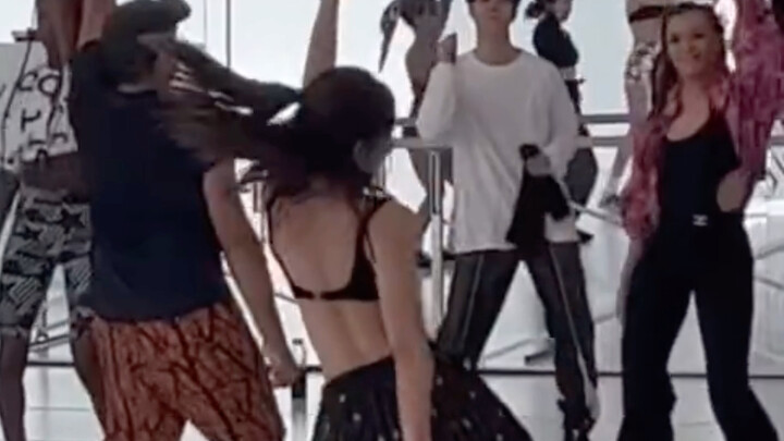 哈哈使劲浪 某人在家快坐不住了