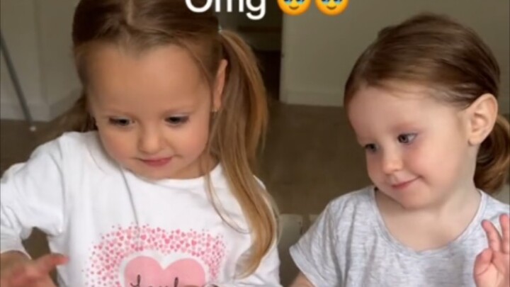 A little challenge between sisters...