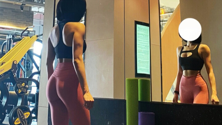 Why don’t I ever see fitness influencers in real life?? Haha, anyway, I work out just so I can wear 