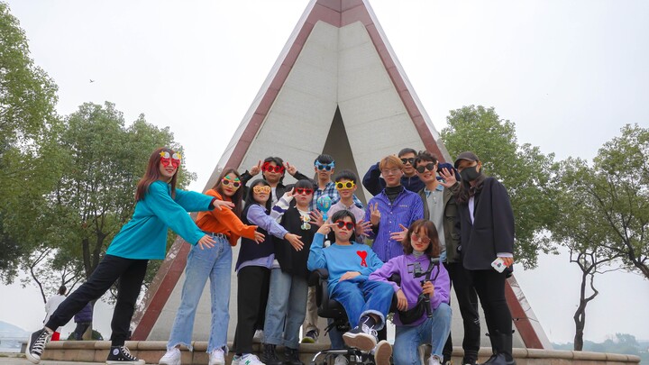 Quay một lần duy nhất! Khi nhóm sinh viên tái hiện ca khúc “22” của Taylor Swift