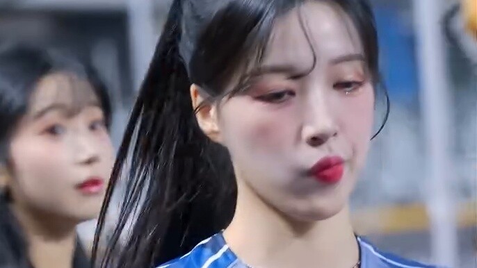 Lee Joo-woo luôn tươi cười