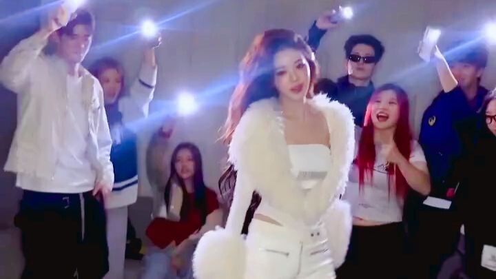 Jang Won-young’s “BANG BANG” Dance Challenge