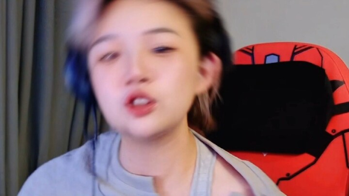 إذا قلت إنني لا أرتدي ملابس، فهذه مشكلتك أنت.