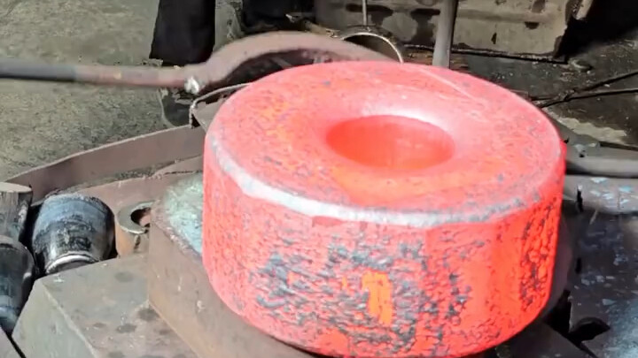 150 kg feels as soft as mud under the press.