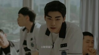 เขาเป็นคนที่มีจิตใจอัจฉริยะและดูอ่อนแอจากภายนอก แต่เขาใช้ความสามารถในการวิเคราะห์อันยอดเยี่ยมของเขาเ