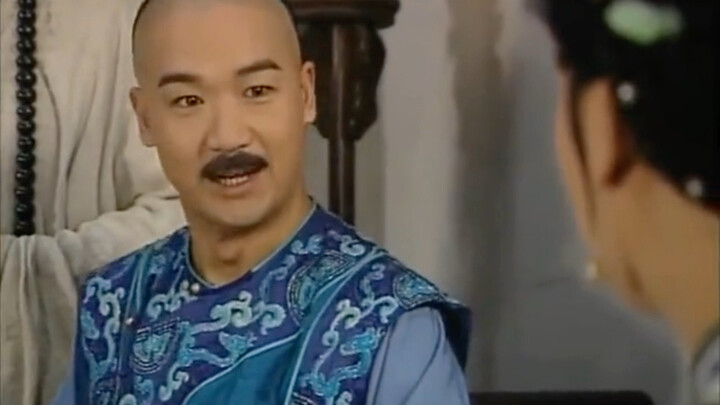 المسؤول الفاسد يهتم كثيرًا بوجباته: ثمانية أطباق نباتية وطبقان من اللحوم، مع سمكة ودجاجة تتصدران الم