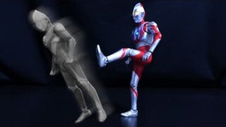 【转载搬运】ティガの石像を破壊しようとするウルトラマン