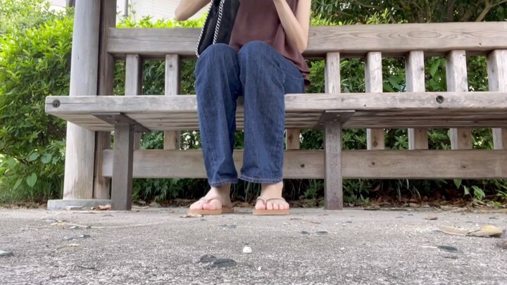 Feel the summer vibe with the young lady!