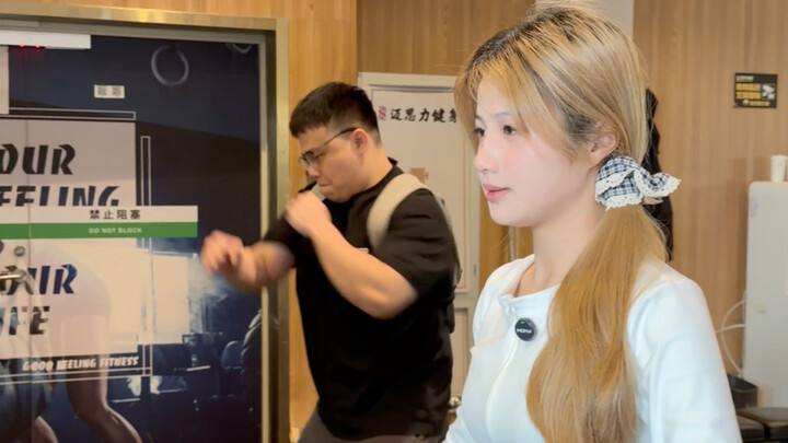 ออกกำลังกายแล้วเจอสาวที่เมื่อคืนปฏิเสธคำสารภาพรักของตัวเอง…แบบว่า: