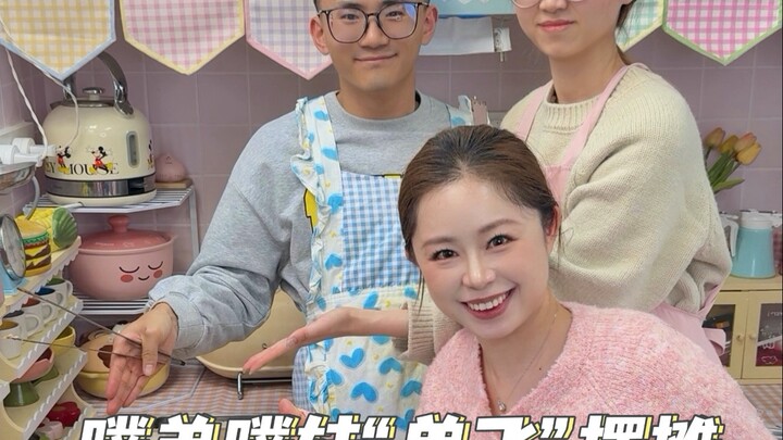 น้องชายกับน้องสาวแยกตัวไปเปิดแผงขายไข่ห่อด้วยไส้กรอก จะทำเงินได้มากแค่ไหนกันนะ?