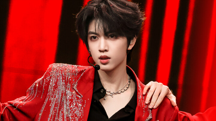 หนุ่มหล่อหุ่นดี! ไลฟ์สด 4K 4 มุมกล้องจาก “ปิดปากแล้วเต้น” โดยจางกุ้ยหยวน