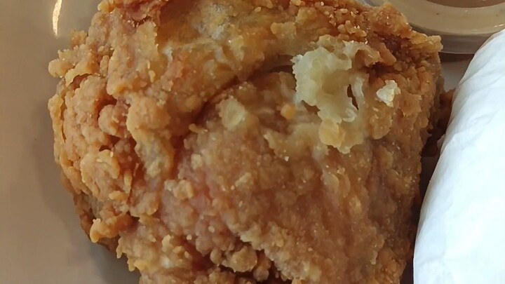 dati malaki ang manok keysa sa rice pero ngayon baliktad na.