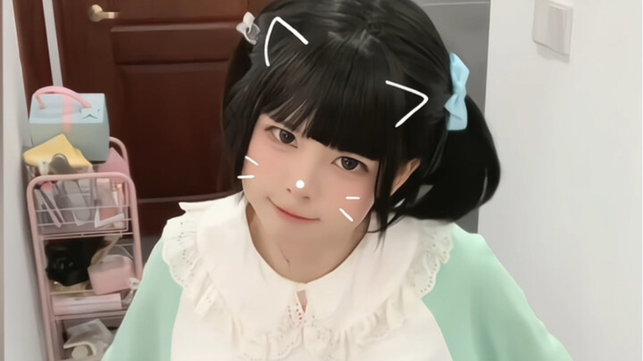 สาวสายไฟปลอมตัวเป็นเด็กน้อย จนจำแทบไม่ได้เลย