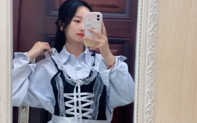 Intimate lingerie shop owner's 7th-day vlog—daily product selection, try-ons, editing, and filming k