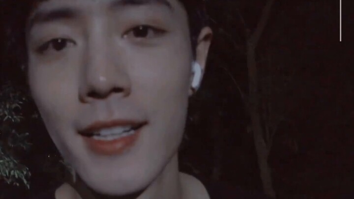 Xiao Zhan | A huge strawberry moon in the blue sky above